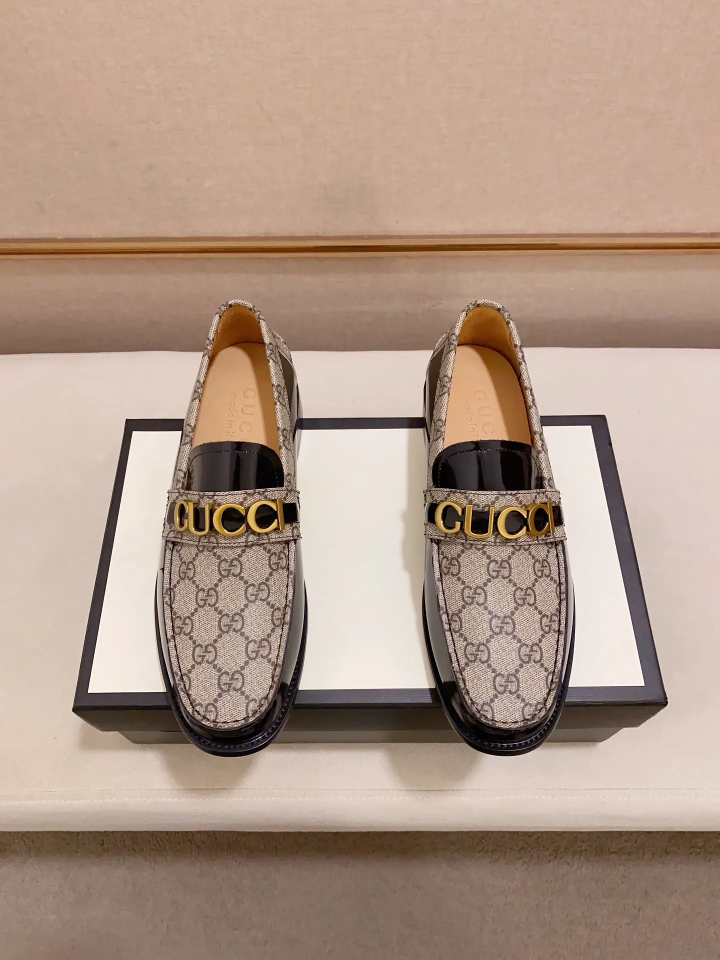 Men's shoes 💰: 580💰 (GUCCI) new series ss hot new products 💢 💠 Casual leather shoes 👞, first layer of cowhide, upper hardware buckle and logo on the side of the shoe, insole and sole with brand logo 💠 💎 Upper: 100% cowhide 💎 Lining: cowhide/100% 💎Feet: cowhide/100% 💎Sole: rubber/100% 💎SIZE: 38 39 40 41 42 43 44 Can be customized 45